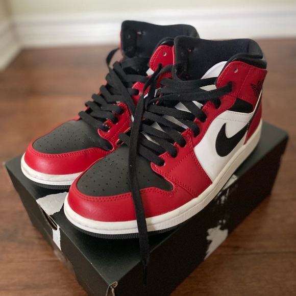 Jordan 1 Mid “Chicago Toe” - Picture 4 of 4